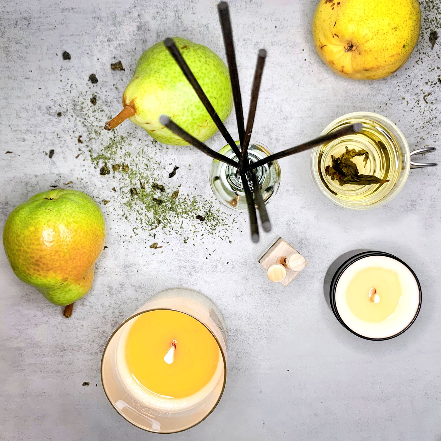Pear Green Tea Soy Candle | Crackling Wooden Wick | Black Tin